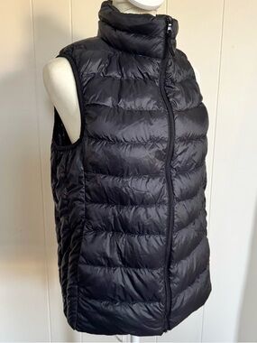 Uniqlo Lightweight Full Zip Ultra Light Down Quilted Puffer Vest - Black medium